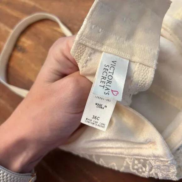 Victoria's Secret Womens Bra Hook & Eye Adjustable Strap Cream Size 36C - Picture 4 of 4